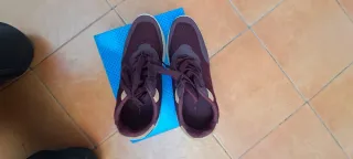 Zapatillas mujer moradas y blancas