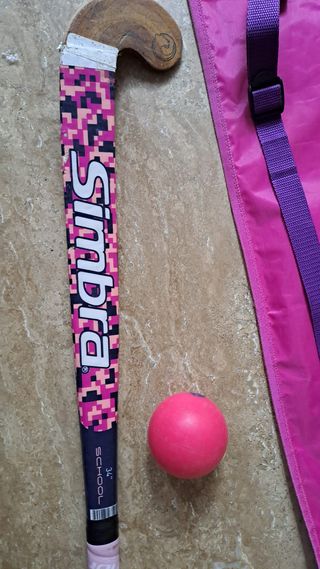 Palo de hockey Simba con funda y bola