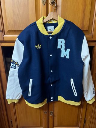 Chaqueta Adidas estilo University Real Madrid