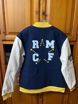 Chaqueta Adidas estilo University Real Madrid