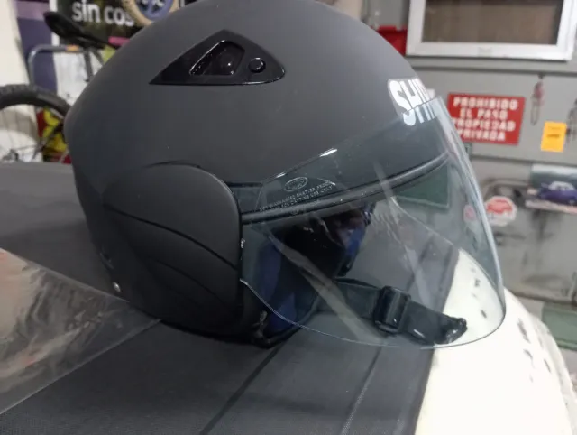 Casco Negro Mate marca Siro