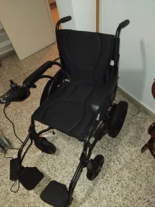 Silla de ruedas a bateria.