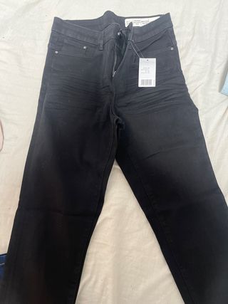 Pantalón pitillo negro talla 36