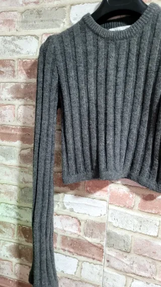 Jersey Bershka gris canalé crop