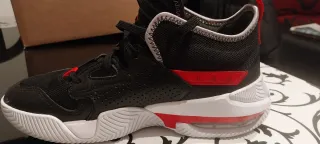 Zapatilla Jordan Stay Loyal 2 Negra Roja