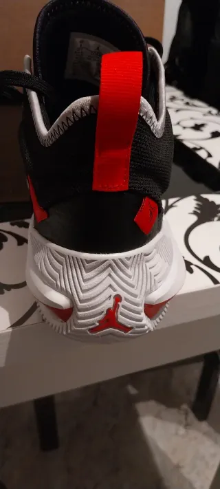 Zapatilla Jordan Stay Loyal 2 Negra Roja