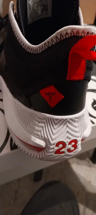 Zapatilla Jordan Stay Loyal 2 Negra Roja