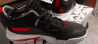 Zapatilla Jordan Stay Loyal 2 Negra Roja