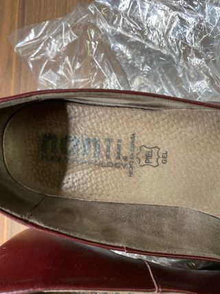 Zapatos de tacón granate para señora