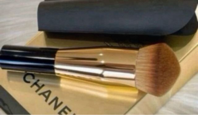 CHANEL SUBLIMAGE BROCHA / MAKEUP BRUSH