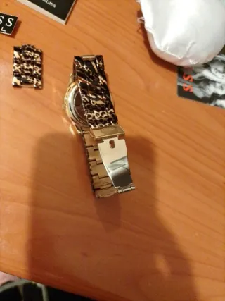 Reloj Guess Leopardo Mujer