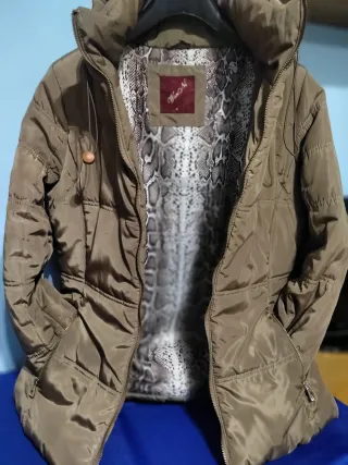 Chaqueta acolchada mujer beige