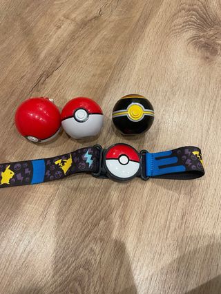 Cinturón y 3 pelotas Pokémon