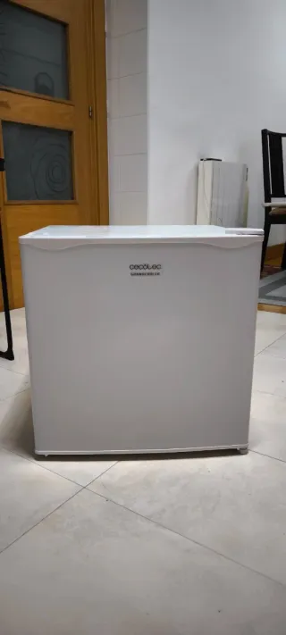 Mini Nevera Cecotec 46L