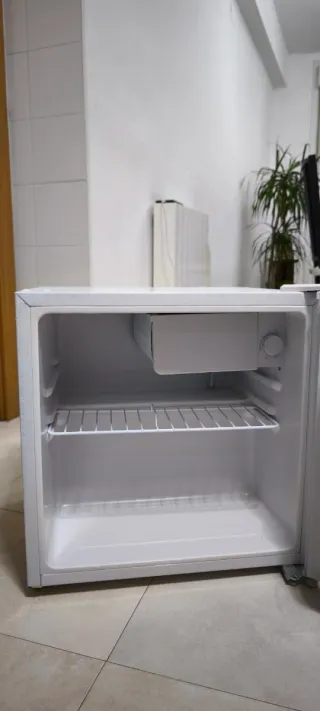 Mini Nevera Cecotec 46L