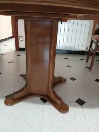 Mesa de madera redonda extensible con 6 sillas