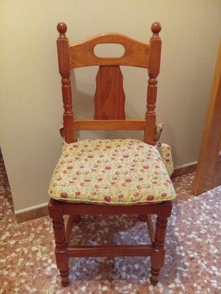 Sofá rústico de madera y tela beige