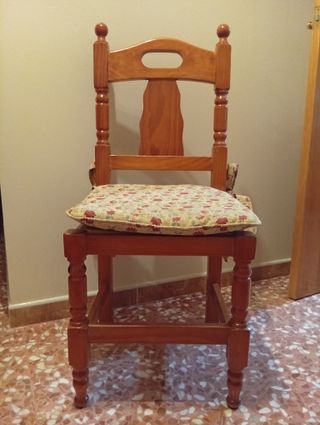 Sofá rústico de madera y tela beige