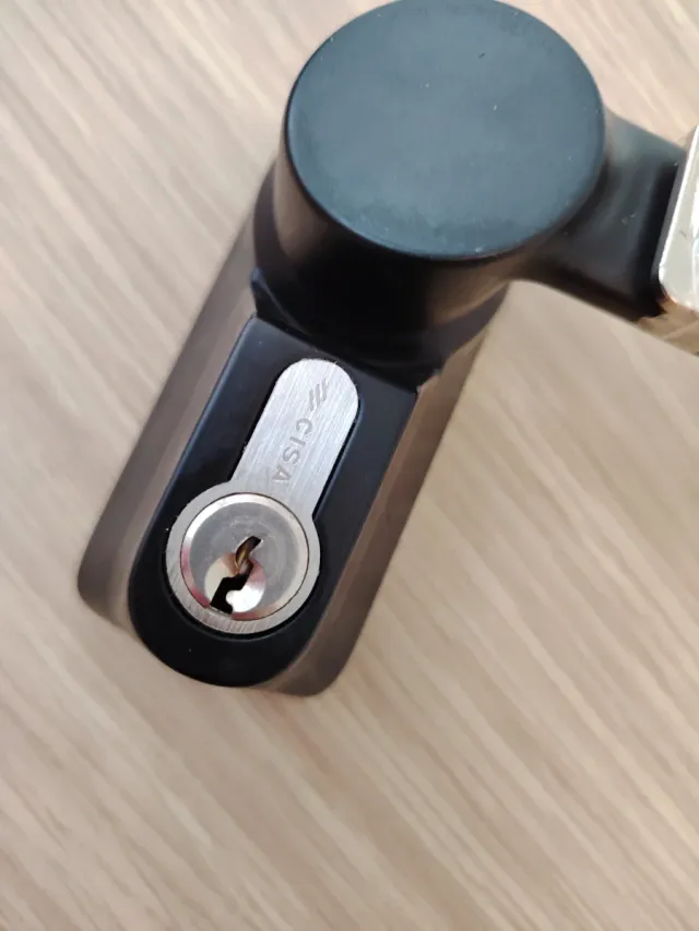 Maniglia porta tagliafuoco con 2 chiavi