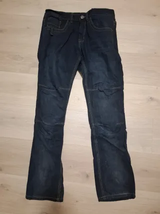 Pantalón vaquero moto con protecciones