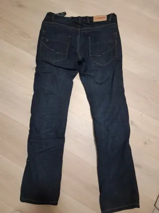 Pantalón vaquero moto con protecciones