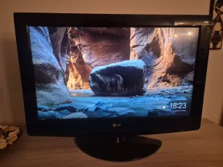 Televisor LG 32" con Chromecast.