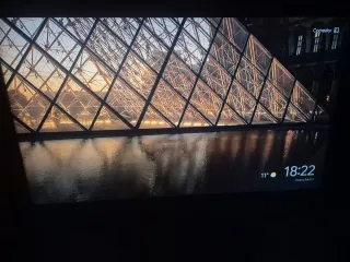 Televisor LG 32" con Chromecast.