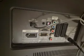 Televisor LG 32" con Chromecast.