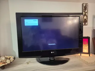 Televisor LG 32" con Chromecast.