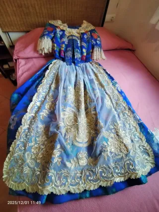 Traje de Fallera Azul y Doradol