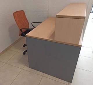 Mostrador recibidor oficina/clínica beige y gris