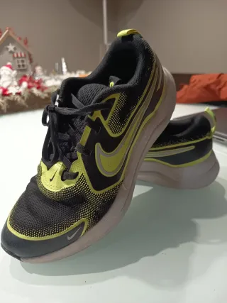 Zapatillas Nike niño negras y amarillas