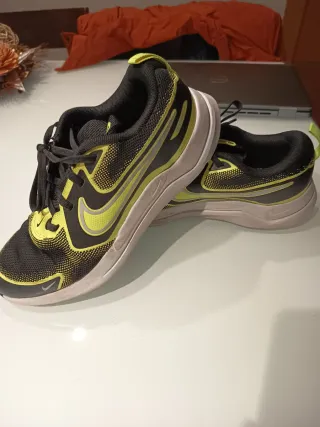 Zapatillas Nike niño negras y amarillas