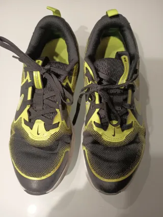 Zapatillas Nike niño negras y amarillas