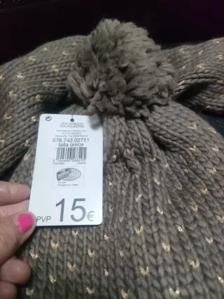 Gorro y bufanda mujer marrón con detalles dorados