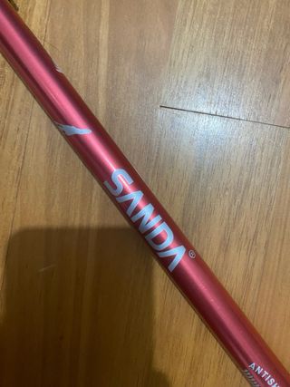 Bastón de trekking rojo