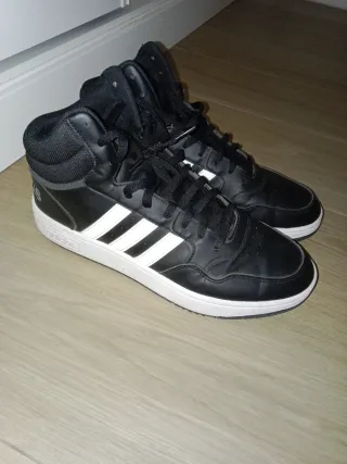 Zapatillas Adidas Altas Negras y Blancas