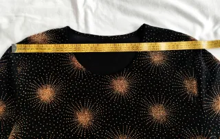 Blusa vintage fiesta negra y dorada. Años 90