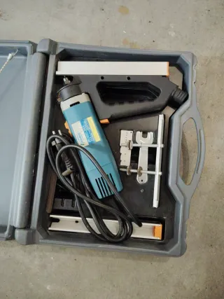 Fresadora Ranuradora Virutex RA17D