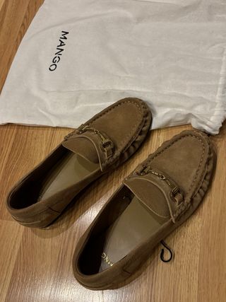 Mocasines Mango Marrones con Detalle Dorado