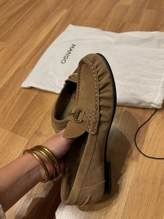 Mocasines Mango Marrones con Detalle Dorado