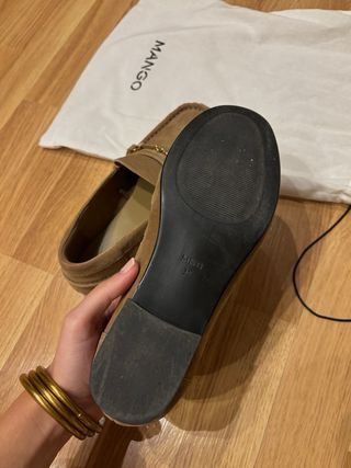 Mocasines Mango Marrones con Detalle Dorado