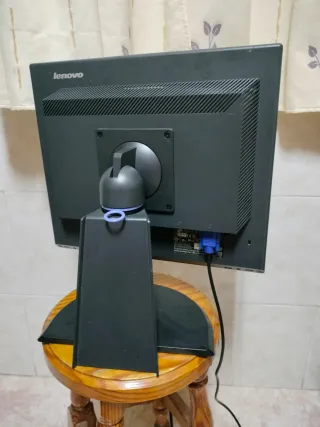 Monitor Lenovo Negro 17 pulgadas