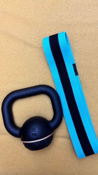 Pesa 4kg + Cinta Glúteos