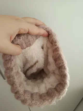 Gorro rosa con pompón