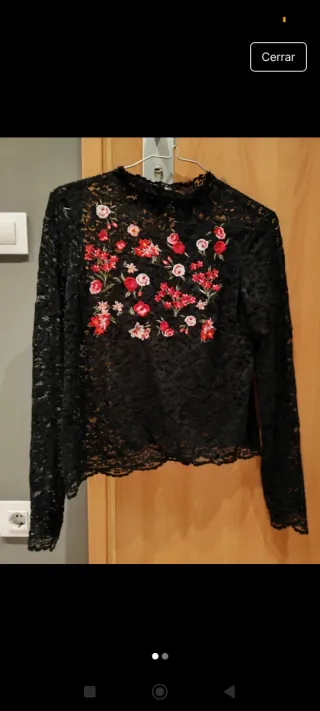 Blusa encaje floral manga larga