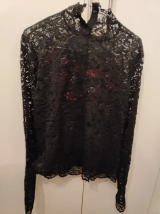 Blusa encaje floral manga larga