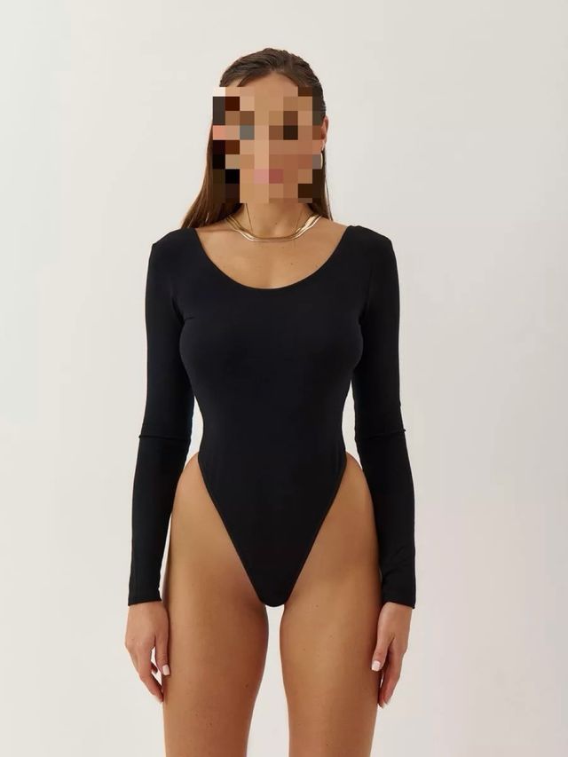 Body negro con espalda abierta y mangas largas