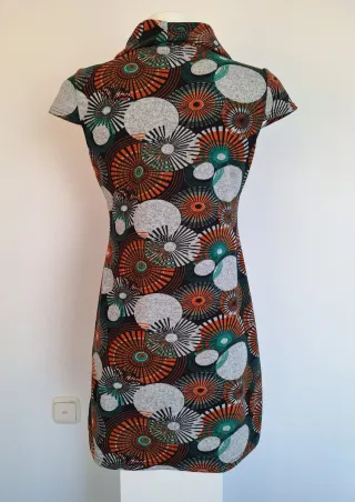 Vestido cuello alto estampado