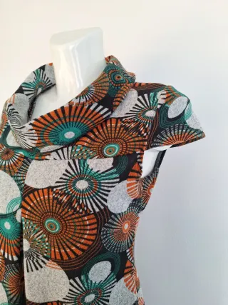 Vestido cuello alto estampado